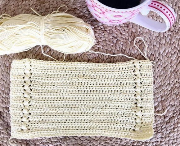 Half double and single crochet stitches in a mix